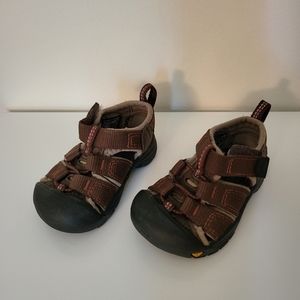 Keen Newport H20 Boy's Hiking Sandals {Little Boy's 4}